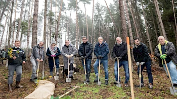 Bank 1 Saar: Baumpflanzprojekt "Wurzeln"