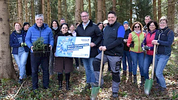 450 neue Bäume für den VR Bank Wald